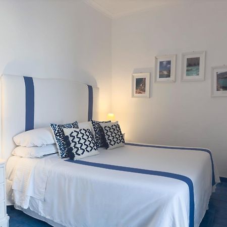 Hotel Chiaia Di Luna Понца Екстериор снимка