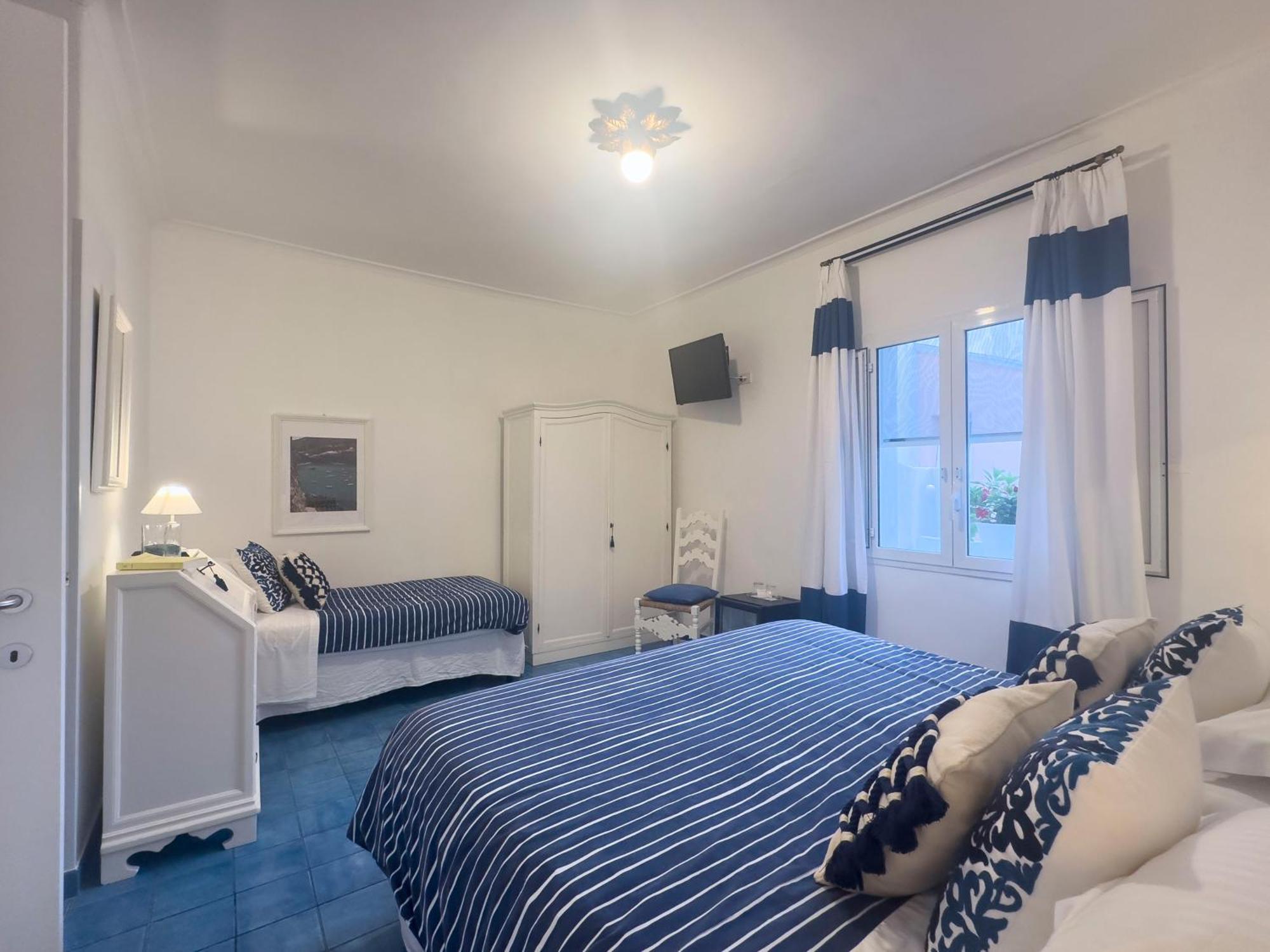 Hotel Chiaia Di Luna Понца Екстериор снимка
