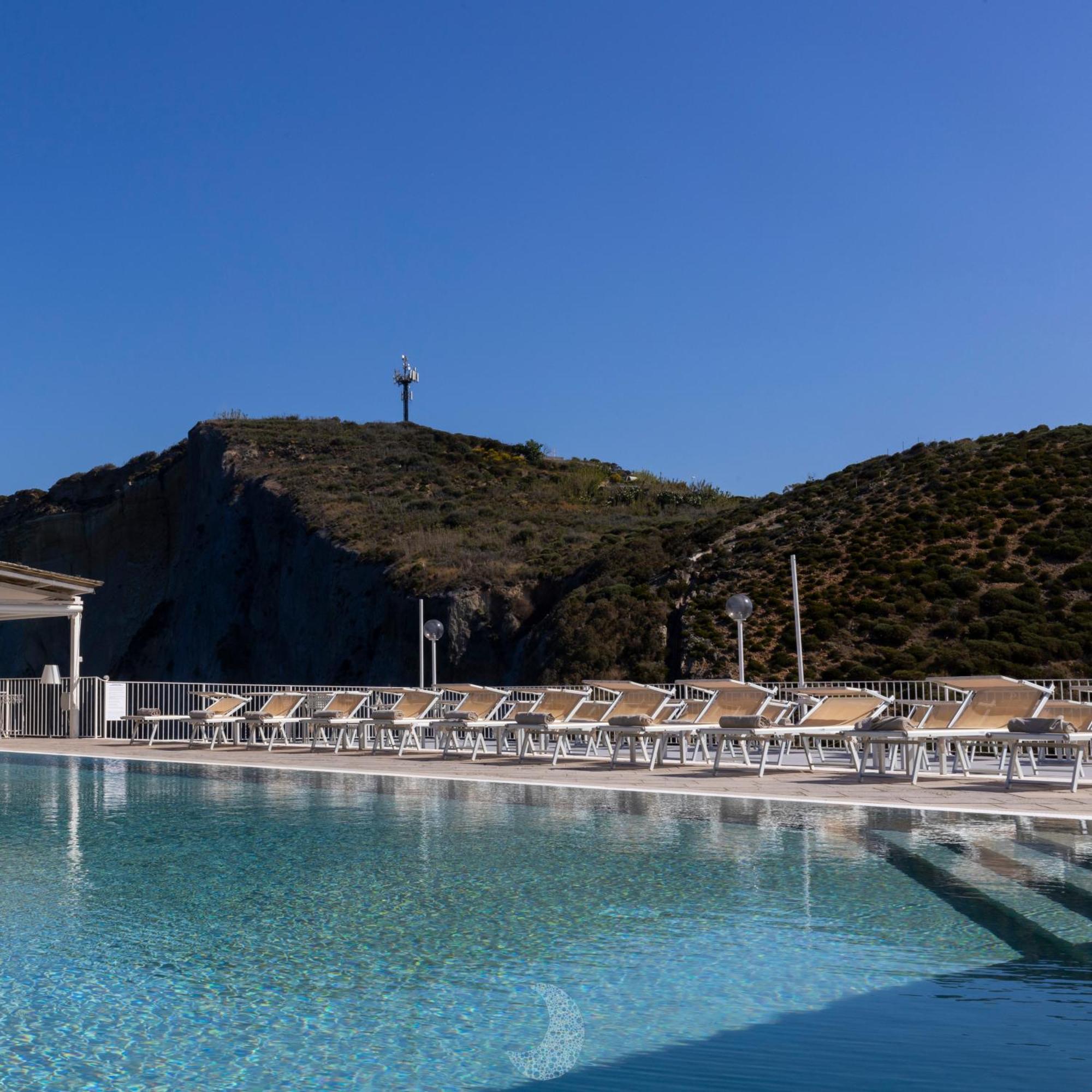 Hotel Chiaia Di Luna Понца Екстериор снимка